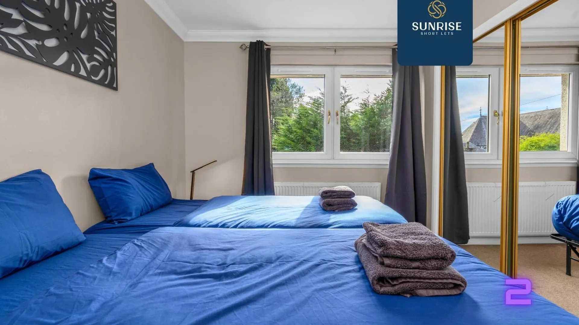Muirton House 2 - Sleeps 8 Has 4 Twin Bedrooms With 4 Car Driveway, 2 Bathrooms, Smart Tv, Fully Equipped Kitchen, Large Dining And Living Space, Rear Garden, Free Wifi, Long Stays, Invoice And Reduced Price Only Via Sunrise Short Lets Dundee Holiday home