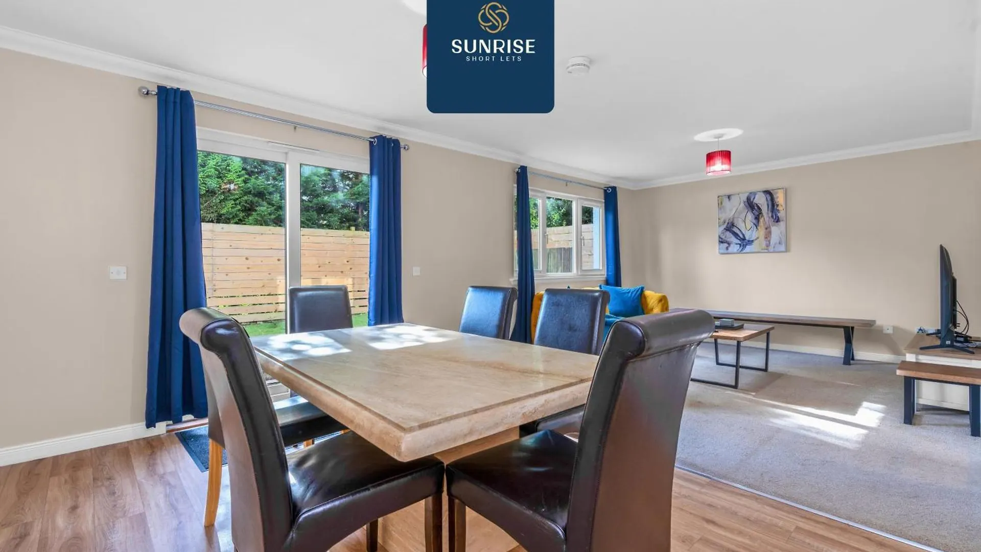 Muirton House 2 - Sleeps 8 Has 4 Twin Bedrooms With 4 Car Driveway, 2 Bathrooms, Smart Tv, Fully Equipped Kitchen, Large Dining And Living Space, Rear Garden, Free Wifi, Long Stays, Invoice And Reduced Price Only Via Sunrise Short Lets Dundee 0*,