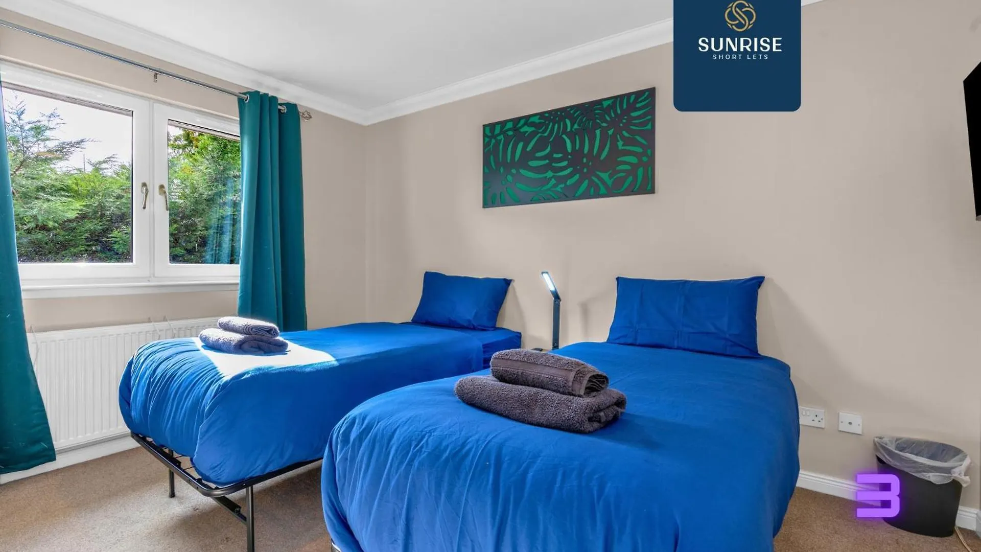 Muirton House 2 - Sleeps 8 Has 4 Twin Bedrooms With 4 Car Driveway, 2 Bathrooms, Smart Tv, Fully Equipped Kitchen, Large Dining And Living Space, Rear Garden, Free Wifi, Long Stays, Invoice And Reduced Price Only Via Sunrise Short Lets Dundee Holiday home