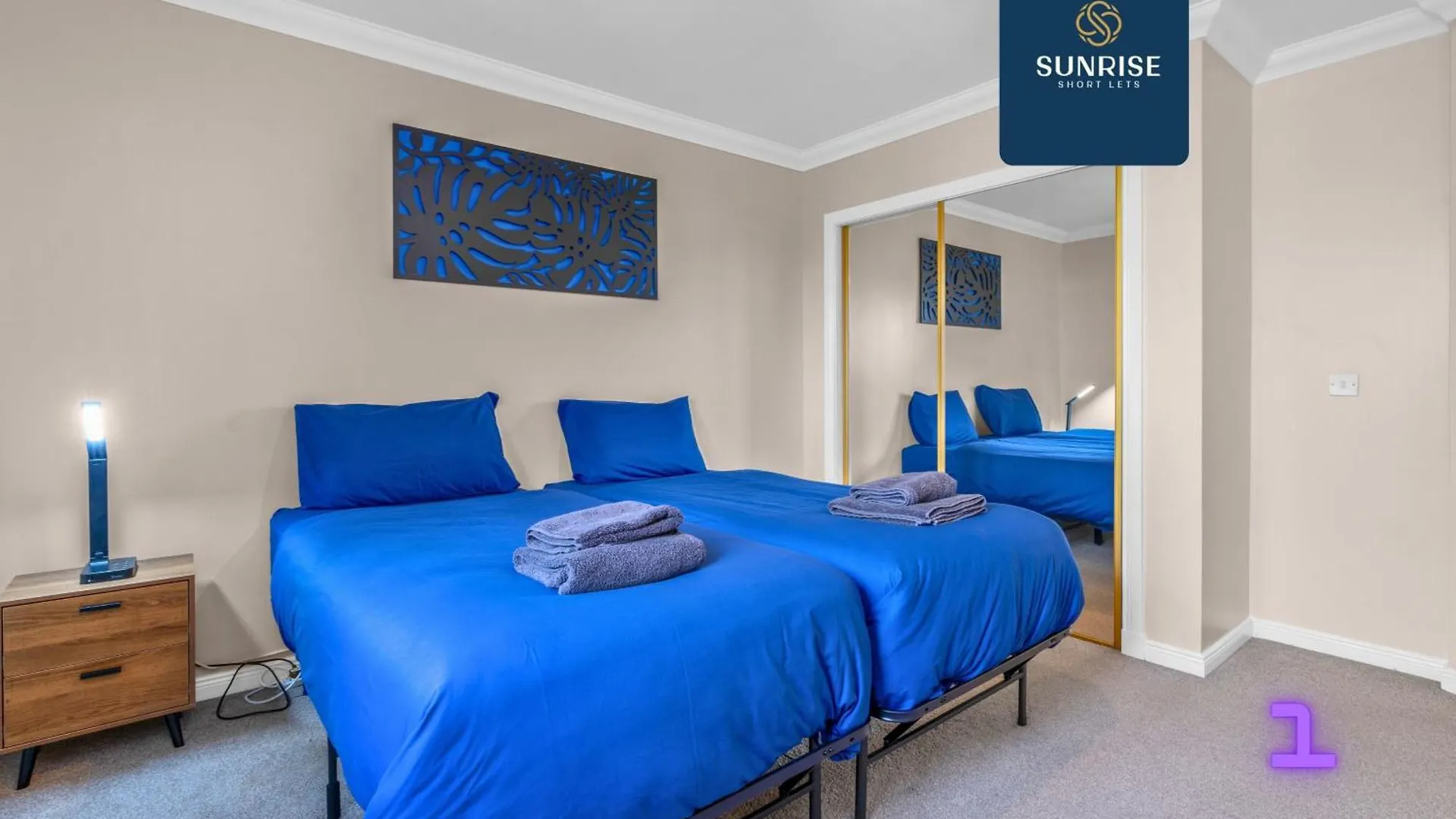 Muirton House 2 - Sleeps 8 Has 4 Twin Bedrooms With 4 Car Driveway, 2 Bathrooms, Smart Tv, Fully Equipped Kitchen, Large Dining And Living Space, Rear Garden, Free Wifi, Long Stays, Invoice And Reduced Price Only Via Sunrise Short Lets Dundee