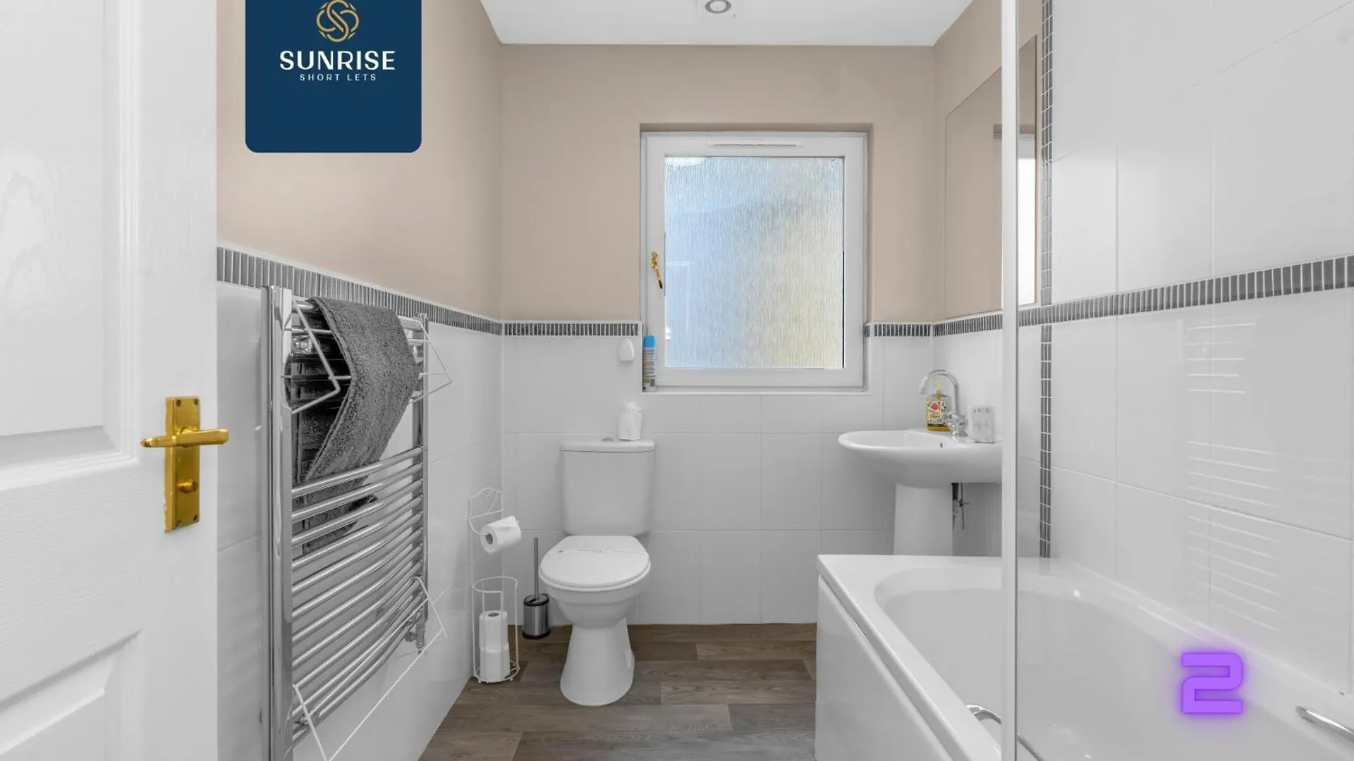 Muirton House 2 - Sleeps 8 Has 4 Twin Bedrooms With 4 Car Driveway, 2 Bathrooms, Smart Tv, Fully Equipped Kitchen, Large Dining And Living Space, Rear Garden, Free Wifi, Long Stays, Invoice And Reduced Price Only Via Sunrise Short Lets Dundee United Kingdom