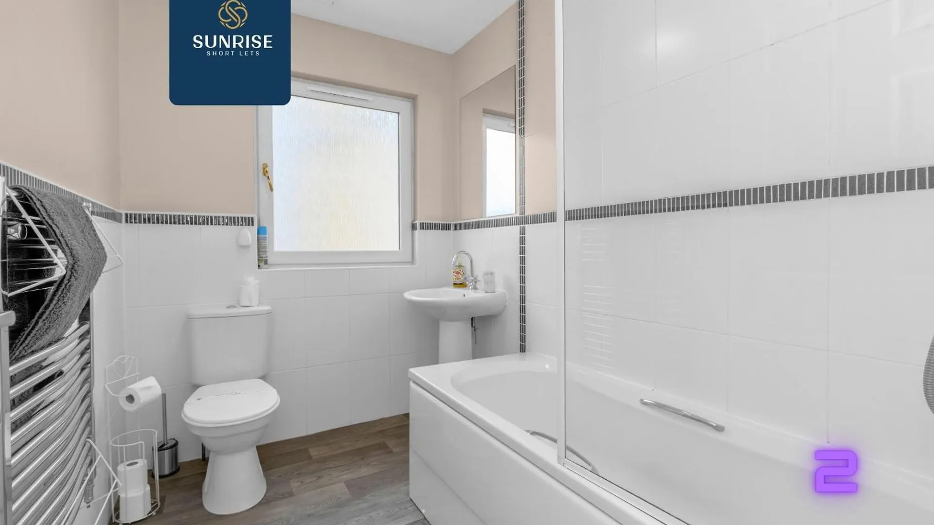 Holiday home Muirton House 2 - Sleeps 8 Has 4 Twin Bedrooms With 4 Car Driveway, 2 Bathrooms, Smart Tv, Fully Equipped Kitchen, Large Dining And Living Space, Rear Garden, Free Wifi, Long Stays, Invoice And Reduced Price Only Via Sunrise Short Lets Dundee