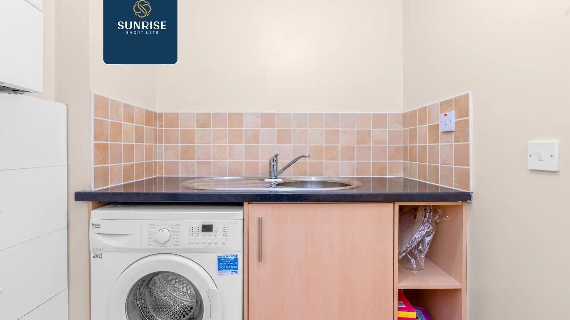 Muirton House 2 - Sleeps 8 Has 4 Twin Bedrooms With 4 Car Driveway, 2 Bathrooms, Smart Tv, Fully Equipped Kitchen, Large Dining And Living Space, Rear Garden, Free Wifi, Long Stays, Invoice And Reduced Price Only Via Sunrise Short Lets Dundee Holiday home