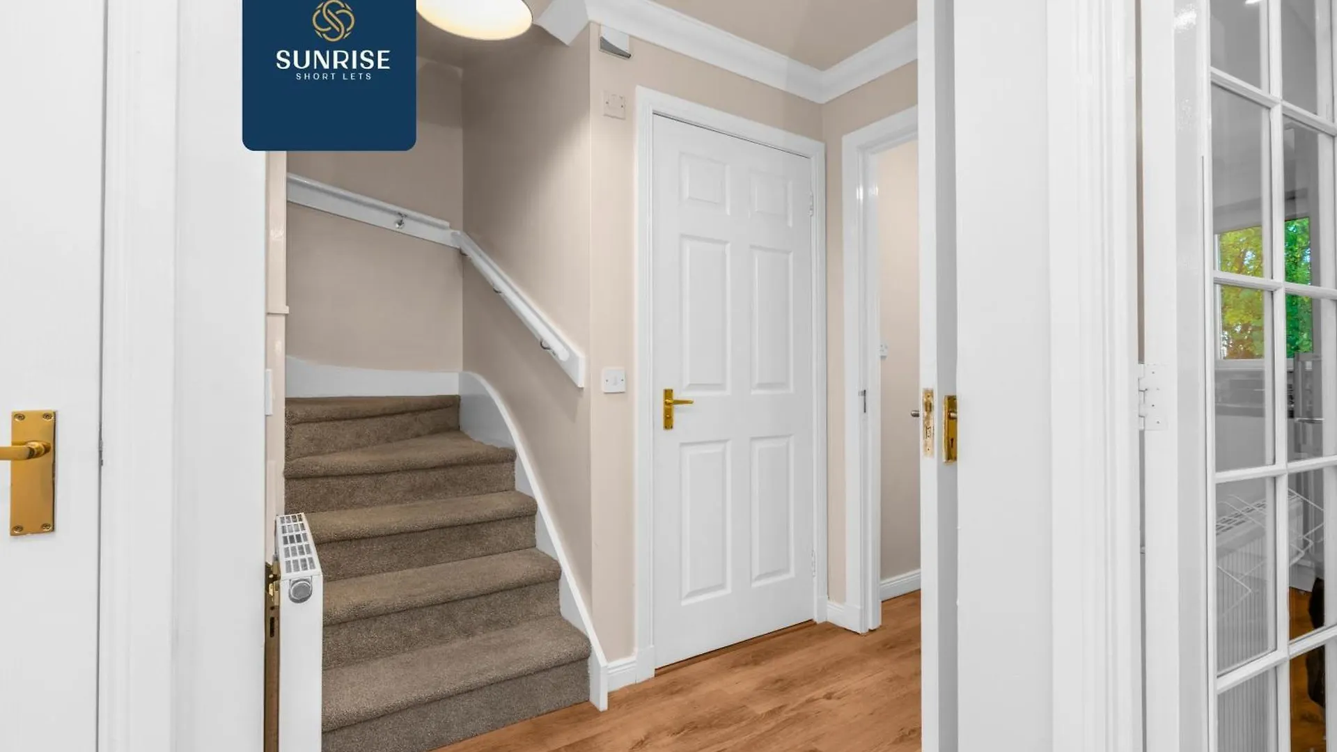 Muirton House 2 - Sleeps 8 Has 4 Twin Bedrooms With 4 Car Driveway, 2 Bathrooms, Smart Tv, Fully Equipped Kitchen, Large Dining And Living Space, Rear Garden, Free Wifi, Long Stays, Invoice And Reduced Price Only Via Sunrise Short Lets Dundee Holiday home