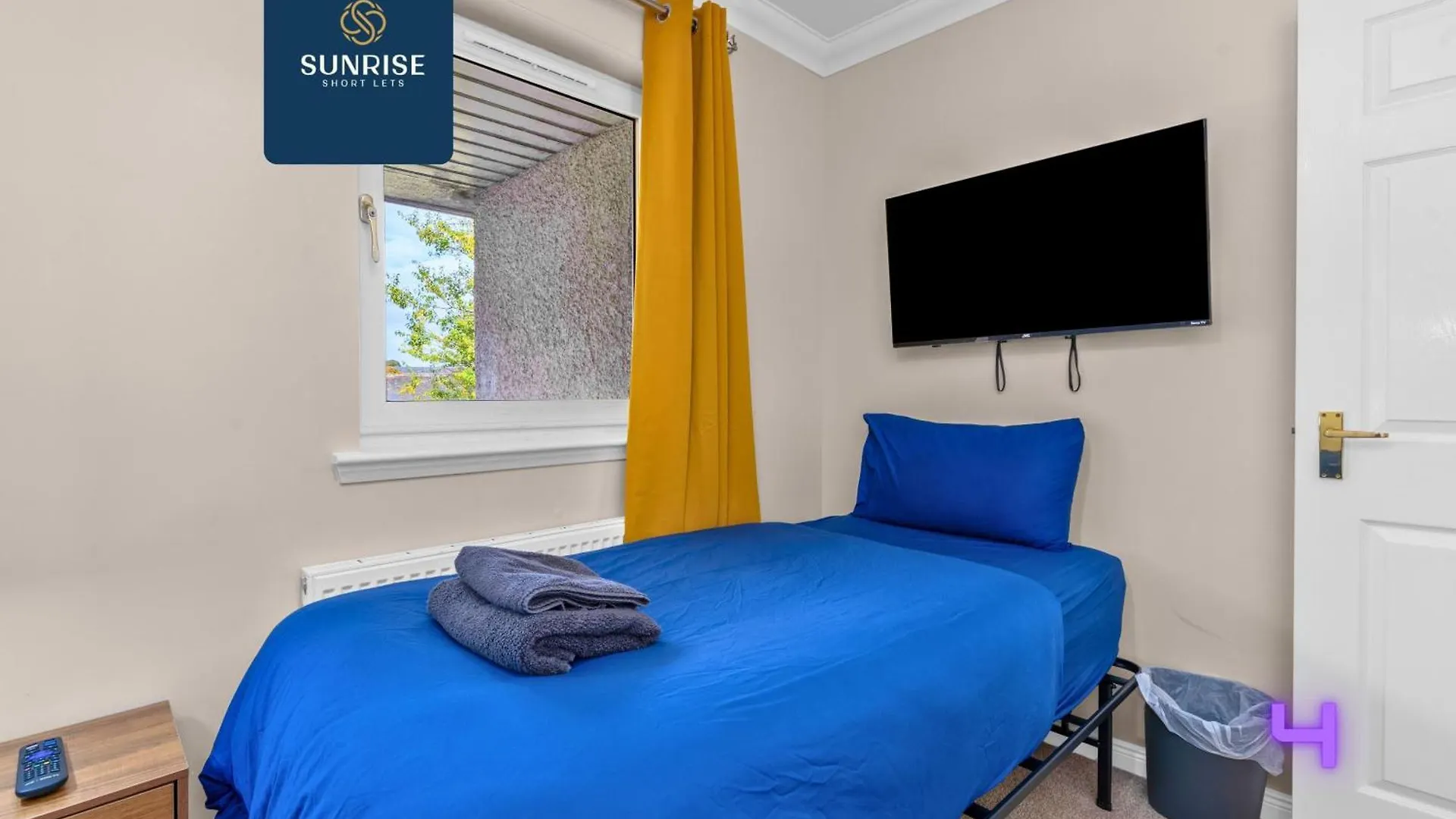 Muirton House 2 - Sleeps 8 Has 4 Twin Bedrooms With 4 Car Driveway, 2 Bathrooms, Smart Tv, Fully Equipped Kitchen, Large Dining And Living Space, Rear Garden, Free Wifi, Long Stays, Invoice And Reduced Price Only Via Sunrise Short Lets Dundee