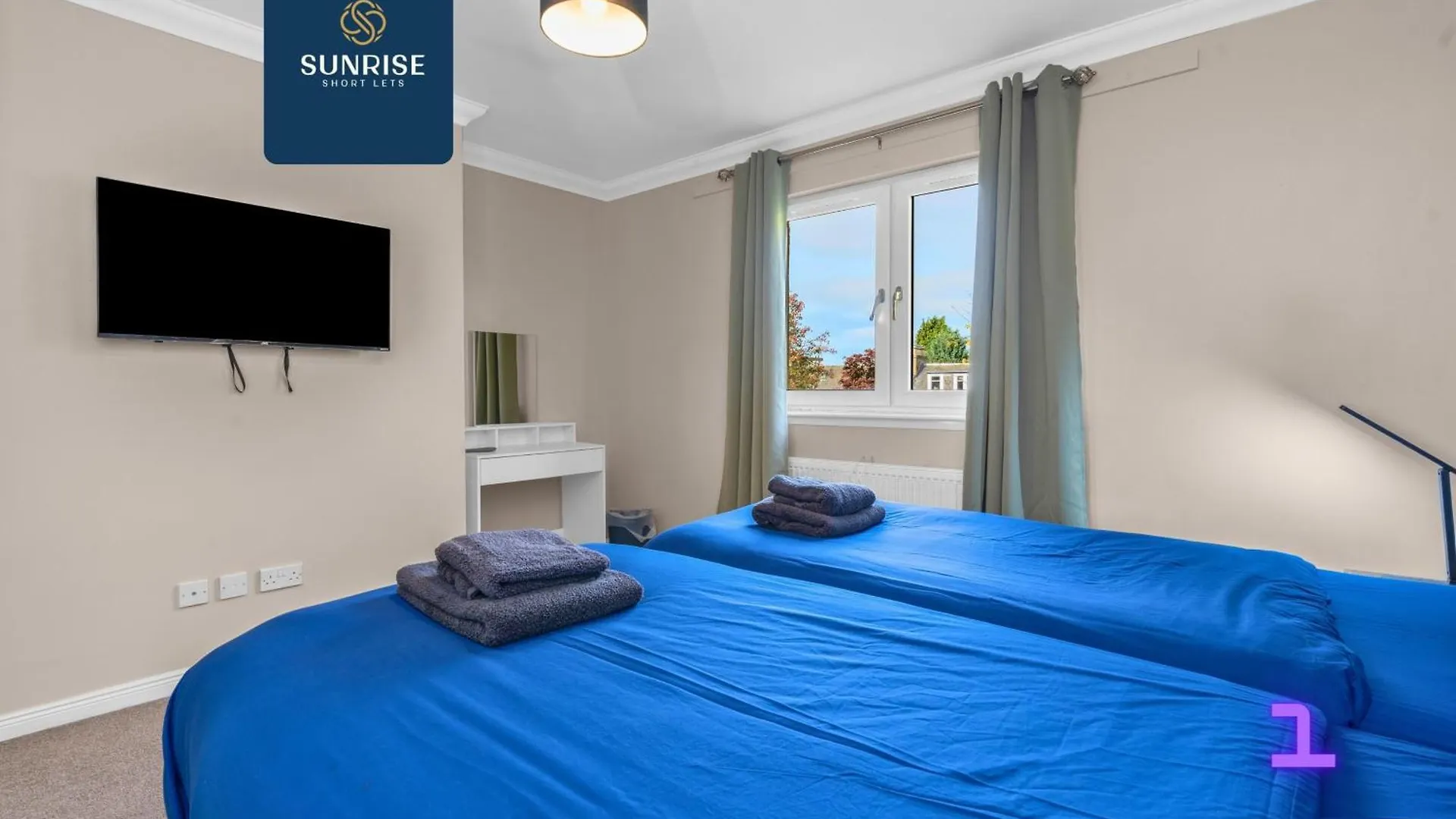Holiday home Muirton House 2 - Sleeps 8 Has 4 Twin Bedrooms With 4 Car Driveway, 2 Bathrooms, Smart Tv, Fully Equipped Kitchen, Large Dining And Living Space, Rear Garden, Free Wifi, Long Stays, Invoice And Reduced Price Only Via Sunrise Short Lets Dundee United Kingdom